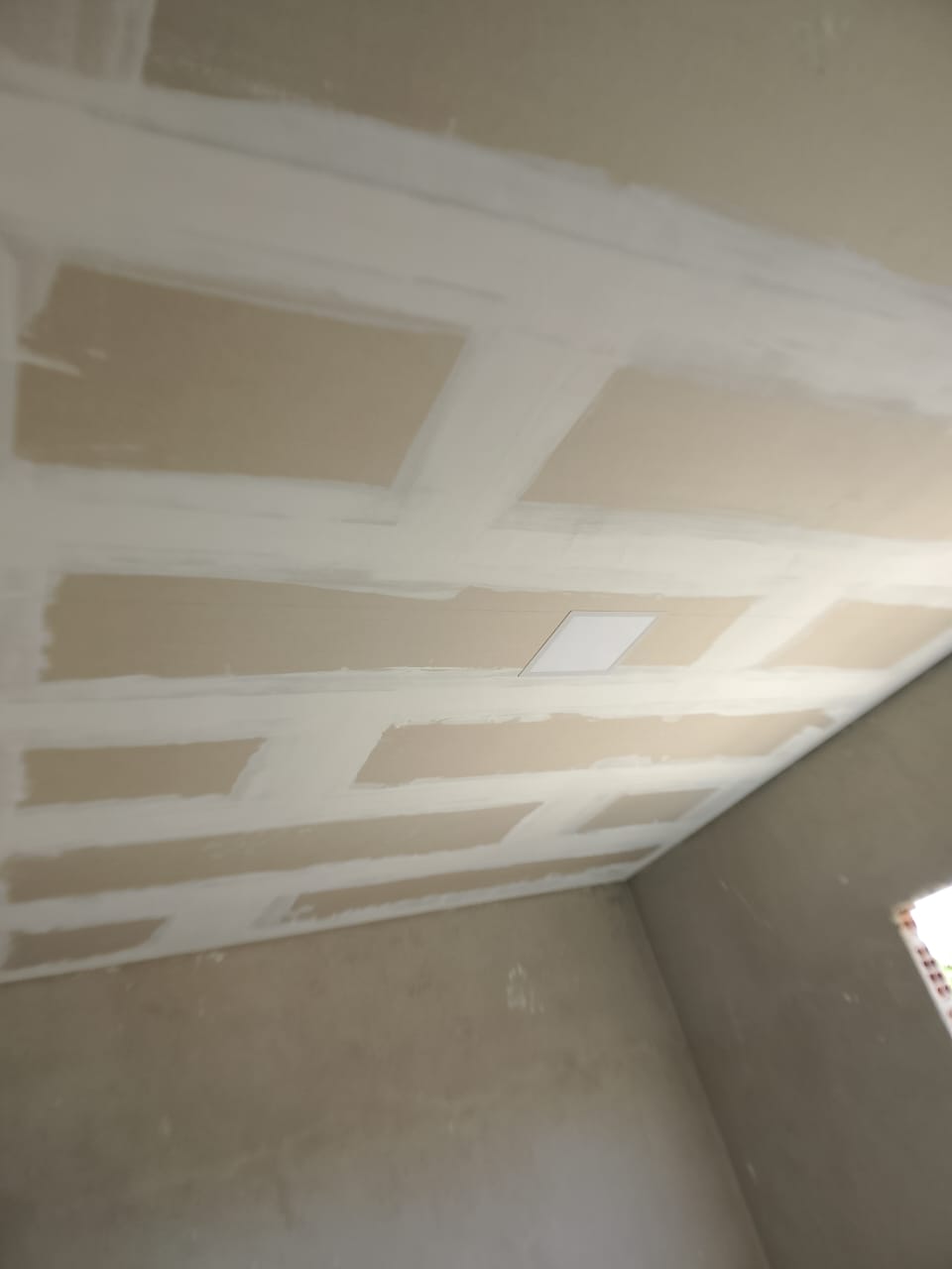 Estrutura de forro em drywall com iluminação embutida